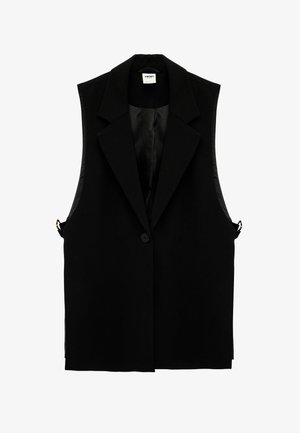 Gilet nero senza maniche, sartoriale, con rever a lancia, chiusura con un solo bottone, dettagli con fibbie laterali e fodera interna liscia.