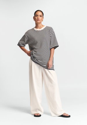 VACATION - Trükipildiga T-särk - white navy stripe