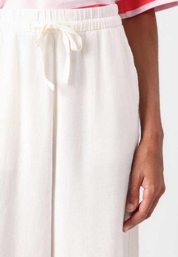 LINNO BARREL - Trousers - cloud dancer4