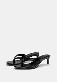 PULL&BEAR Šľapky na opätku - black