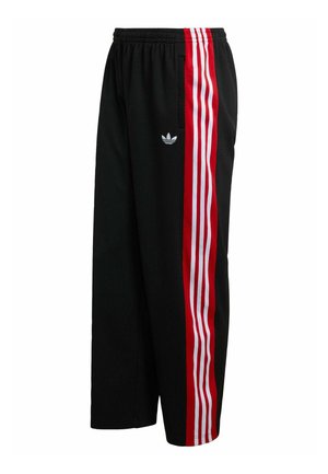 Czarne spodnie z siateczki o szerokim kroju, z czerwono-białymi paskami po bokach i małym białym logo po lewej stronie. Elastyczna talia.