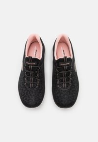 Black sports shoes with a textured leopard print pattern, elasticized laces, and pink padded collar and insole. Brand logo on the side.