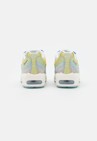 Nike Sportswear AIR MAX 95 TM - Sapatilhas - sail/ocean cube/light marine/olive aura/celery/light iron ore