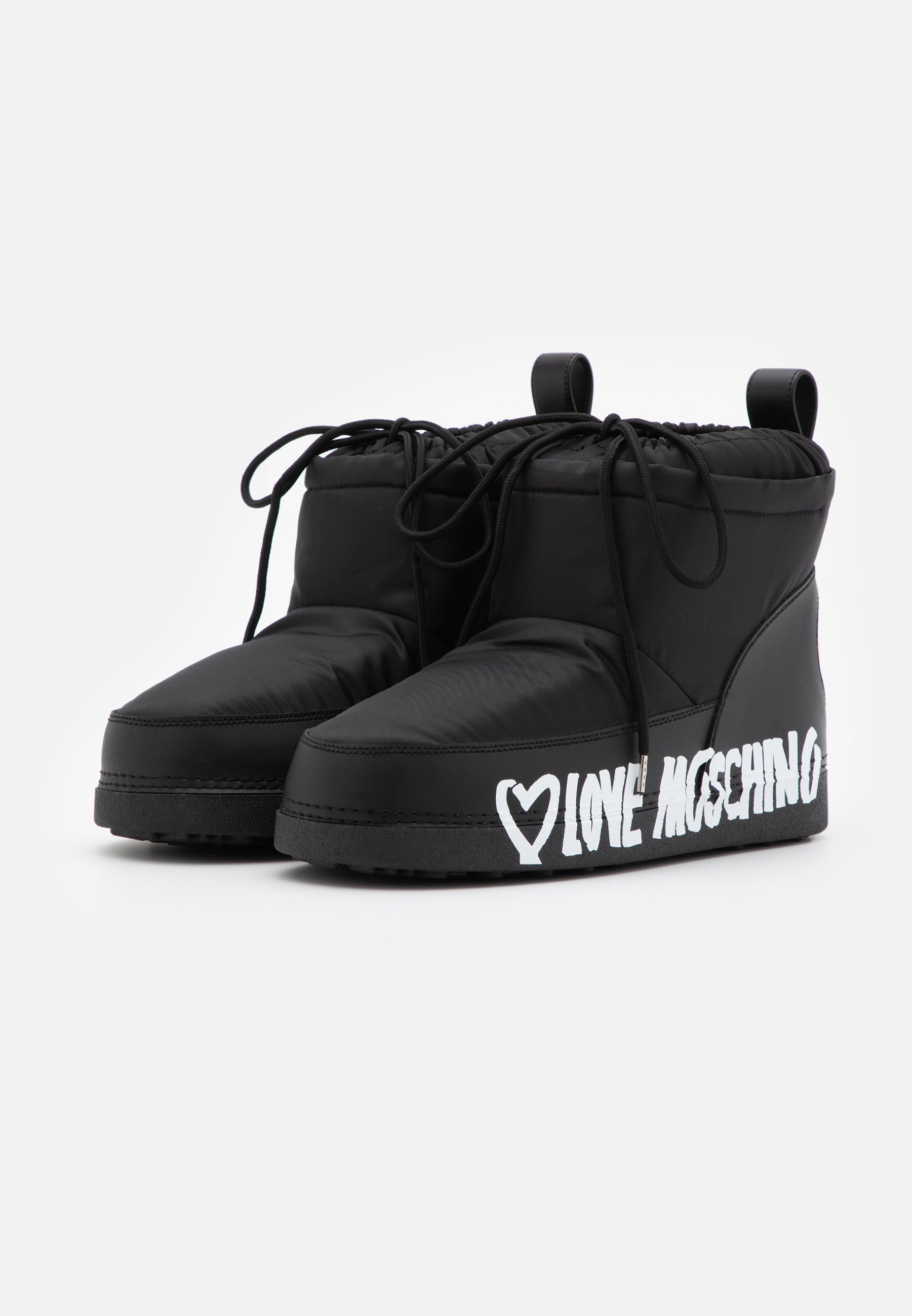 śniegowce love moschino