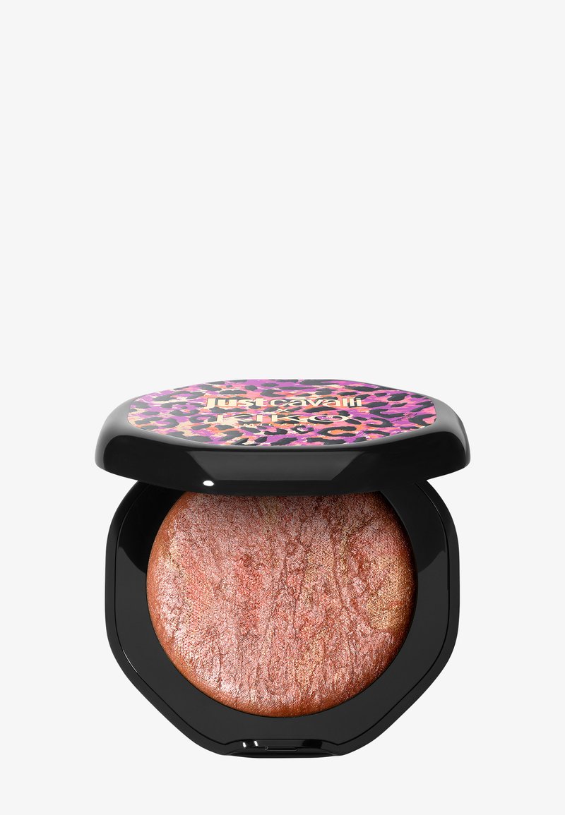 Kompakt makeup-bronzer med marmorerte brune og gullfargede pudder, svart etui og lokk med leopardmønster og "Just Cavalli" merke.