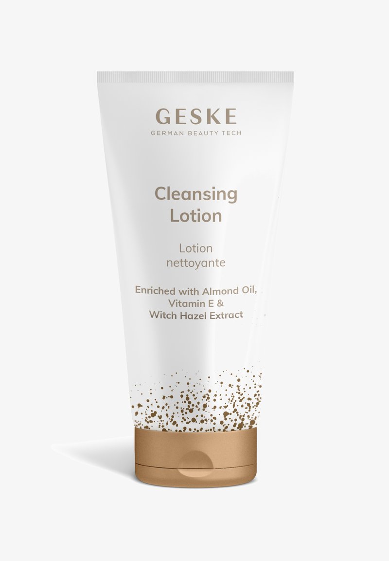 Tube de lotion nettoyante Geske avec bouchon doré, étiqueté enrichi en huile d'amande, vitamine E et extrait d'hamamélis pour les soins de la peau.