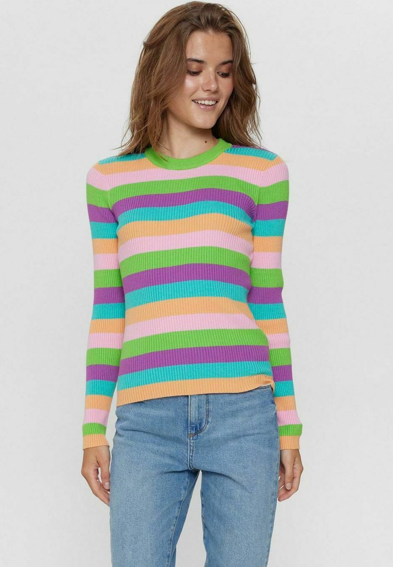 Maglietta a maniche lunghe a coste con righe orizzontali in verde, viola, rosa e blu. Il collo rotondo e il design aderente si abbinano bene ai jeans.
