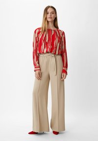 comma MIT CRÊPE-STRUKTUR - Bluse - preiselbeere