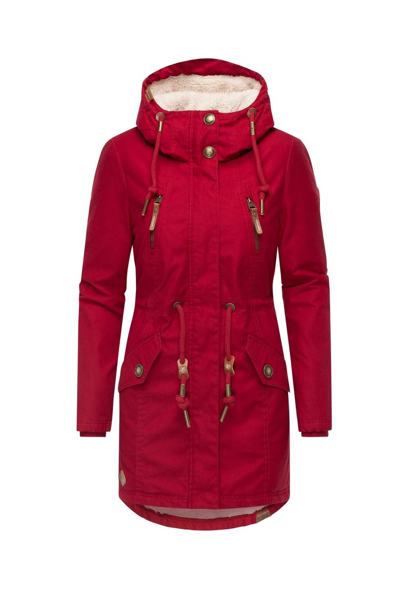 Czerwona zimowa kurtka z kapturem, z ocieplaną podszewką, zamek błyskawiczny z przodu i zatrzaski, sznurki w talii i w kapturze, kieszenie na zamek błyskawiczny na piersi oraz kieszenie boczne z klapką.