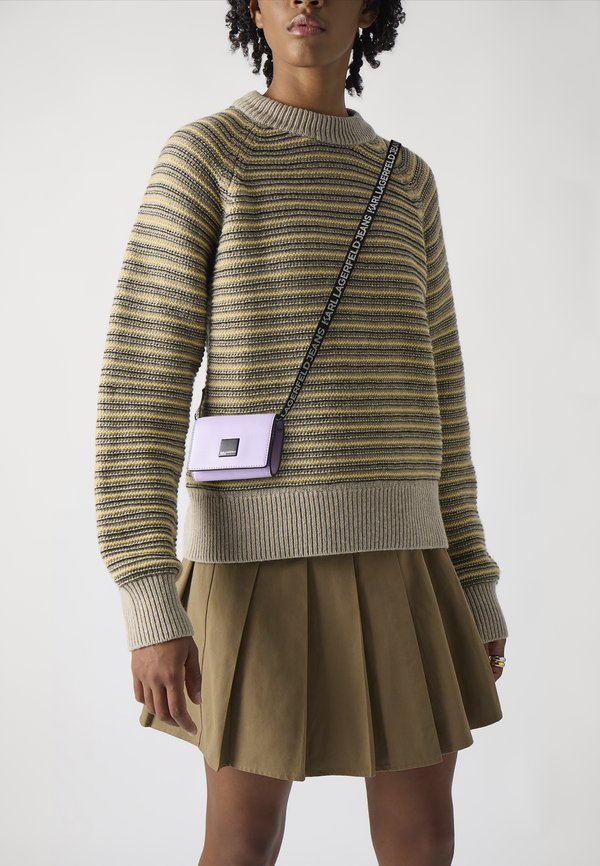 BOX LOGO WALLET - Cross body bag - lavendula