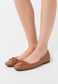 PARFOIS Bailarinas - tan