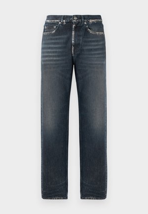 Jean en denim bleu foncé avec une coupe décontractée, présentant une légère décoloration, une jambe droite et un design classique à cinq poches.