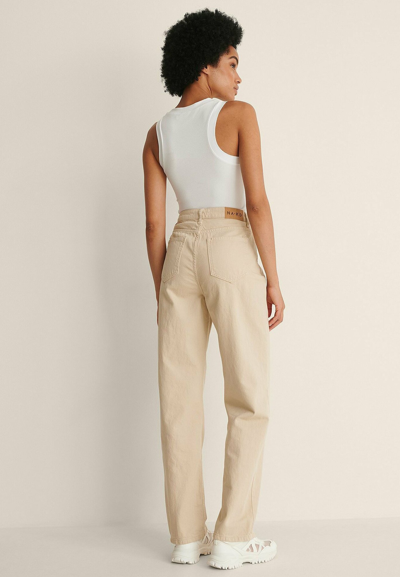 NA-KD Straight leg jeans - beige 