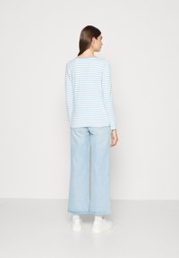 TOM TAILOR DENIM Pikkade varrukatega topp - mid blue white
