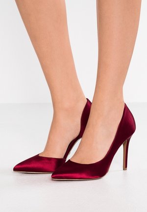 Zapatos altos - red