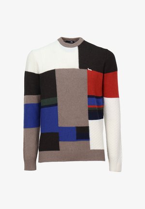 Maglione lavorato a maglia multicolore caratterizzato da blocchi di beige, marrone, rosso, blu e crema, con texture a coste e scollo a giro.