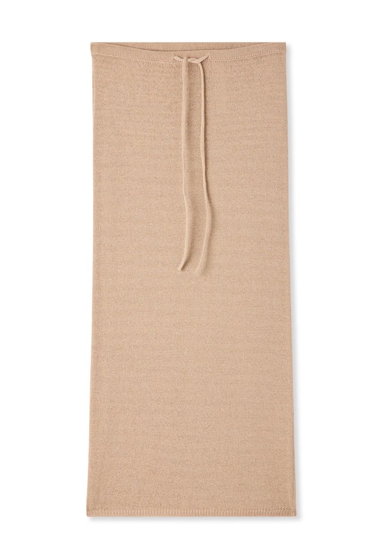 Gonna lavorata a maglia beige con una texture liscia, dotata di un cordoncino in vita e un design semplice ed allungato.