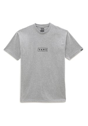 Camiseta gris de manga corta Vans con cuello redondo y logo negro de Vans centrado en el pecho, mostrada extendida sobre un fondo blanco.