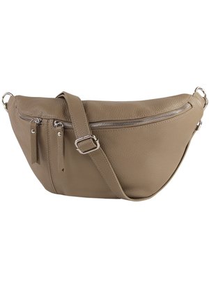 Beige leren schoudertas met een zachte textuur, gebogen vorm, bovenste ritssluiting en twee voorste ritszakken. Inclusief verstelbare schouderband.