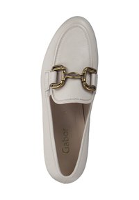 Light beige leather shoe with a rounded toe and a gold chain accent. Interior features a cushioned insole and a smooth lining.