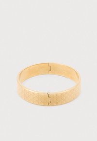 Bracelet jonc en ton or présentant un motif géométrique et une finition lisse. Forme circulaire avec un fermoir sécurisé pour un port facile.