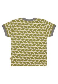 Groene en crème korte mouwen t-shirt met een herhaald walvissenpatroon. Grijze ribbelkraag en mouwranden zorgen voor contrast. Zachte stoffen textuur.