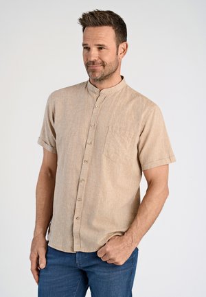 Beiges Kurzarmhemd mit Stehkragen, Knopfleiste und Brusttasche. Hergestellt aus strukturiertem Stoff mit einem dezenten Muster.