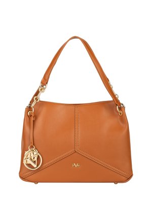 Sac à main en cuir fauve avec un design de panneaux géométriques, des poignées courtes, des accents en métal doré et un charm décoratif attaché.