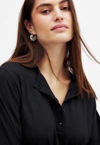 NA-KD BUTTON - Pikkade varrukatega topp - black