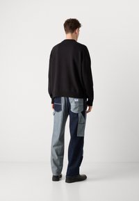 HUGO SAN CASEY - Striktrøje - black