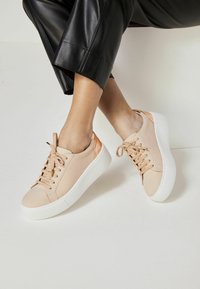Next SIGNATURE - Sneaker low - nude