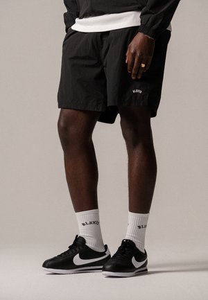BLKVIS LOGO TRACK - Shorts - black