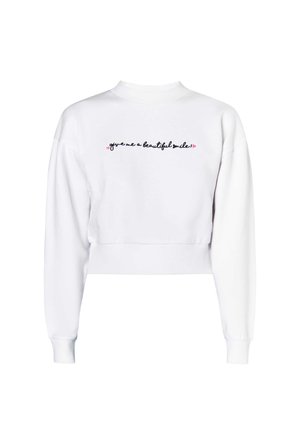 Sudadera blanca cortada hecha de material suave, con mangas largas y cuello alto. El texto en el frente dice: "¡dame una hermosa sonrisa!"