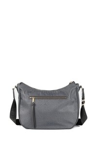 Borsa a spalla grigia realizzata in materiale testurizzato, con una tasca frontale con zip, tracolla regolabile e dettagli in hardware tono oro.