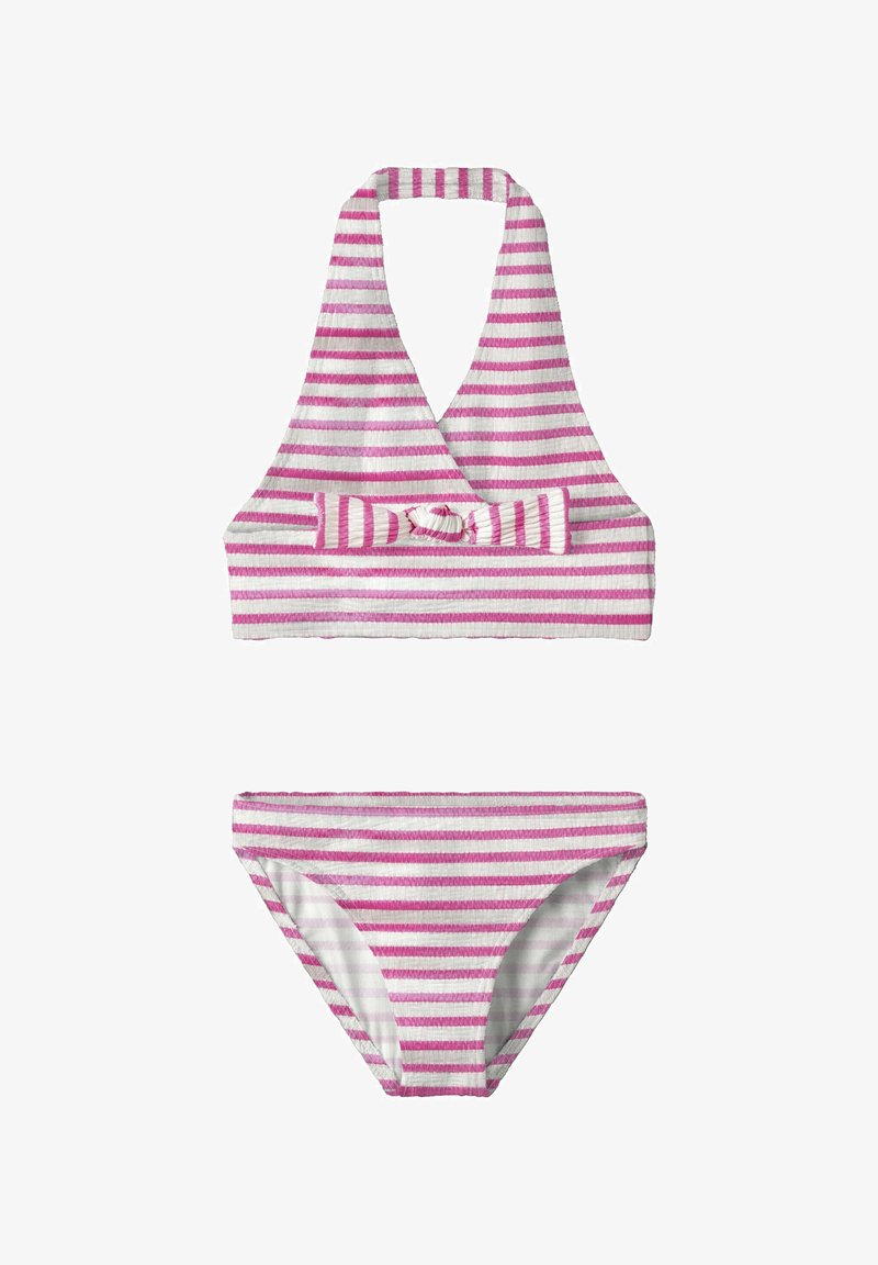 Bikini deux pièces à rayures horizontales roses et blanches, haut dos nu avec un nœud décoratif, et bas assortis taille basse.
