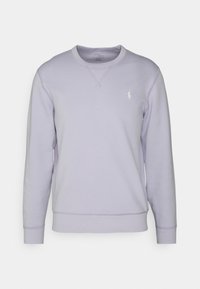 Ljuslila sweatshirt med rund hals, ribbade muddar och fåll. Har en liten broderad logga på vänster bröst. Mjuk tygstruktur.