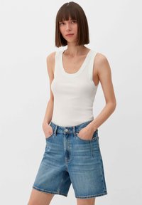s.Oliver MIT WASCHUNG - Jeans Shorts - ozeanblau