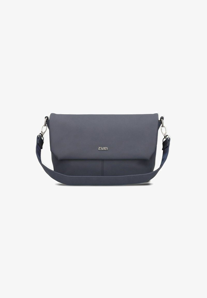 Borsa a spalla in pelle blu scuro con patta pieghevole, tracolla regolabile e dettagli in metallo argentato. Texture liscia e design minimalista.