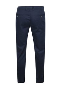 Marineblaue Chinos mit glatter Textur, geradem Bein und zwei Gesäßtaschen mit kleinen Knopfakzenten.