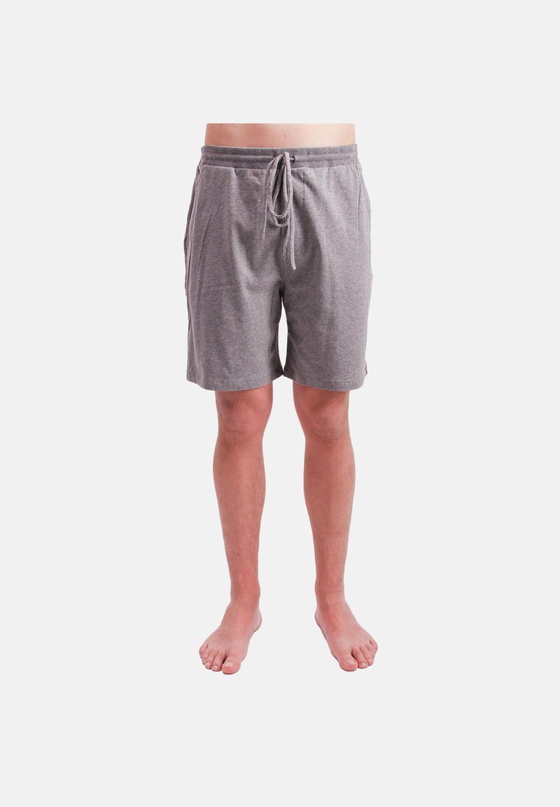 Graue Kordelzug-Shorts aus weichem Stoff, mit Seitentaschen und lockerem Schnitt, die über die Knie reichen. Schlichte, glatte Textur.