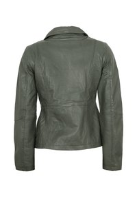 Grüne Lederjacke mit klassischem Kragen, langen Ärmeln und gesteppten Details; glatte Textur mit taillierter Silhouette.