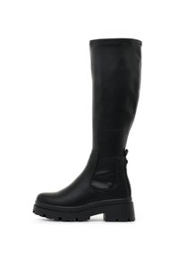Bota negra hasta la rodilla hecha de cuero suave, con una suela texturizada, paneles laterales elásticos y un tacón sutil para mayor altura.