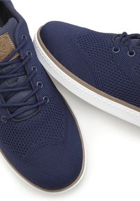 john devin Trainers - marine