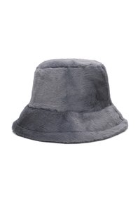 Cappello a secchiello in pelliccia sintetica grigia con una texture morbida, una larga tesa e un design leggermente svasato. Cuciture dettagliate e una finitura interna liscia.