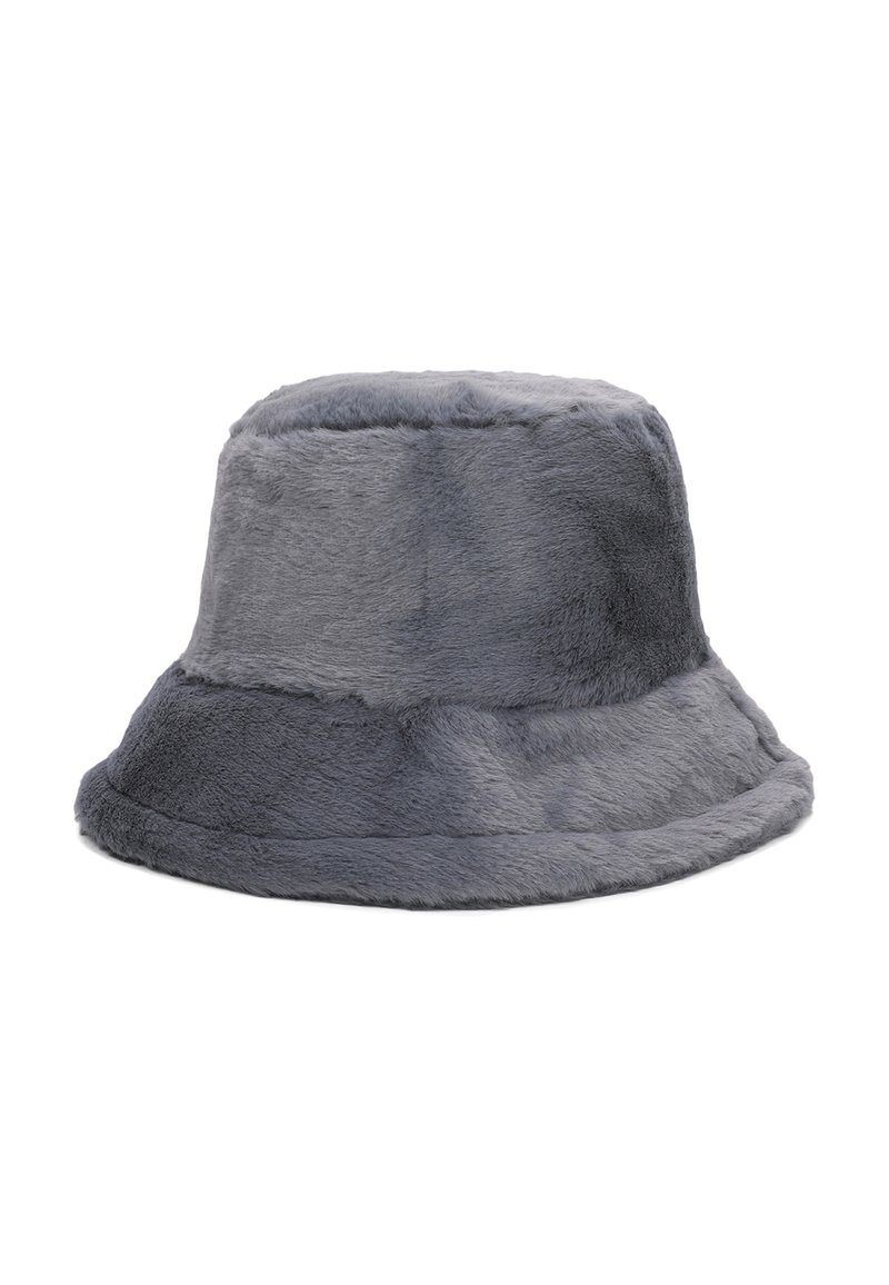 Cappello a secchiello in pelliccia sintetica grigia con una texture morbida, una larga tesa e un design leggermente svasato. Cuciture dettagliate e una finitura interna liscia.
