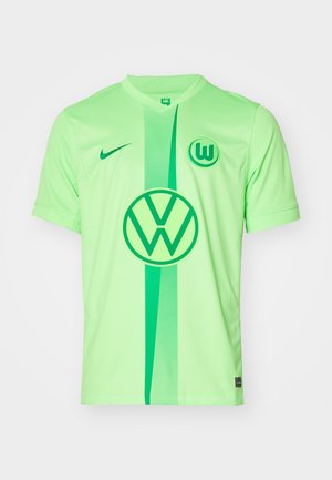 Groen Nike voetbalshirt met een v-hals, korte mouwen, een contrasterende verticale strook en het Volkswagen-logo in het midden.