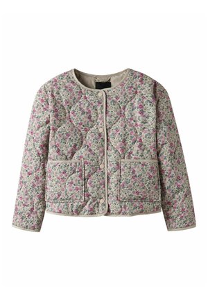 Quiltet, krageløs damesjakke med rosa og grønt blomstermønster, frontknapper, to store frontlommer og lange ermer.