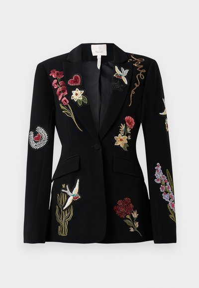 Mustmust tume, millede ornamentidega lillede, südame ja lindude motiividega eri värvides. Omab klassikalist kraed ja kahte es front taskut.