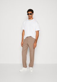 Lindbergh OVERSIZED - Basic póló - white