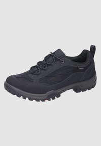 Czarne buty trekkingowe z teksturowaną cholewką z tkaniny, gumową podeszwą i sznurowanym zapięciem. Posiadają szare akcenty oraz wyściółkę kołnierza dla komfortu.